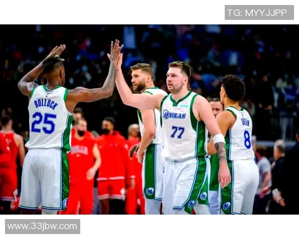 湖人对决小牛精彩赛事回顾与分析，揭示球队表现与未来展望