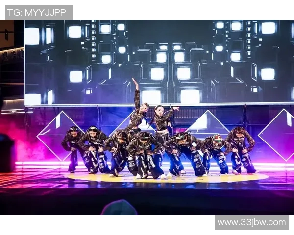 重庆街舞队的控制力解析与街舞文化的深度融合探讨 重庆街舞队的控制力解析与街舞文化的深度融合探讨