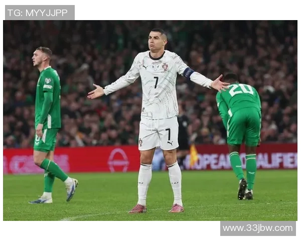 C罗领衔葡萄牙队迎战乌克兰欧预赛争夺激烈瞬间回顾 C罗领衔葡萄牙队迎战乌克兰欧预赛争夺激烈瞬间回顾